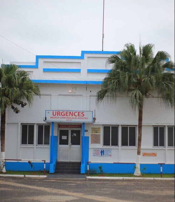 Entrée du service des urgences de l'Hôpital Laquintinie