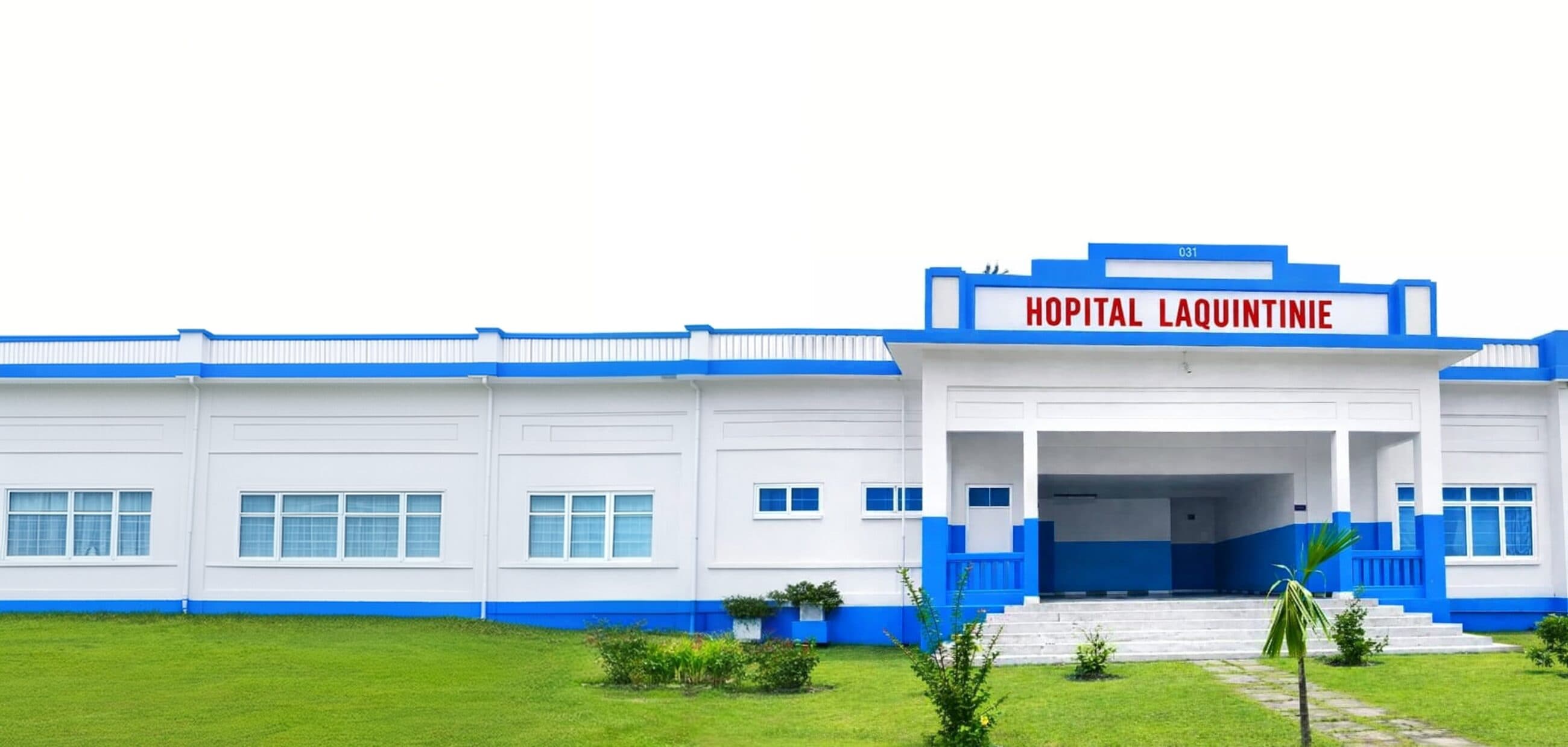 Façade du bâtiment principal de l'Hôpital Laquintinie